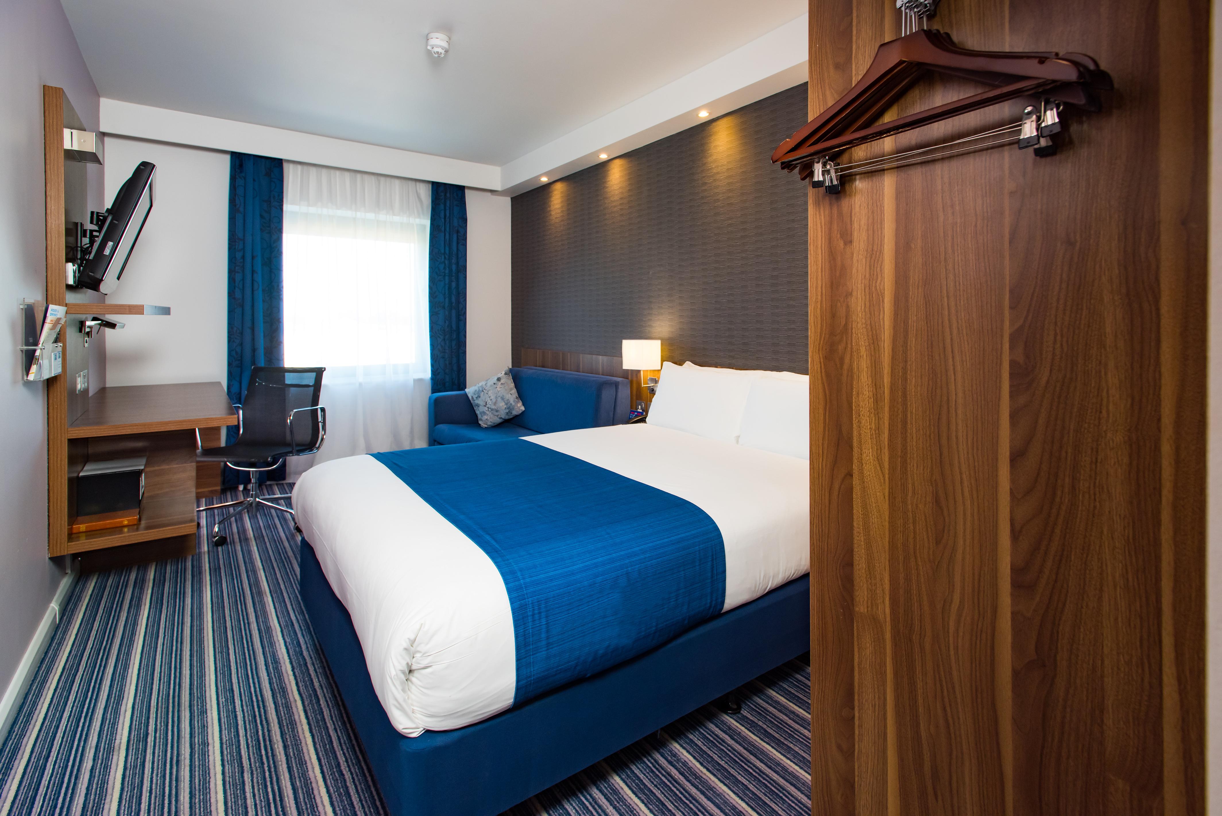 Holiday Inn Express London-Wimbledon-South, An Ihg Hotel מראה חיצוני תמונה