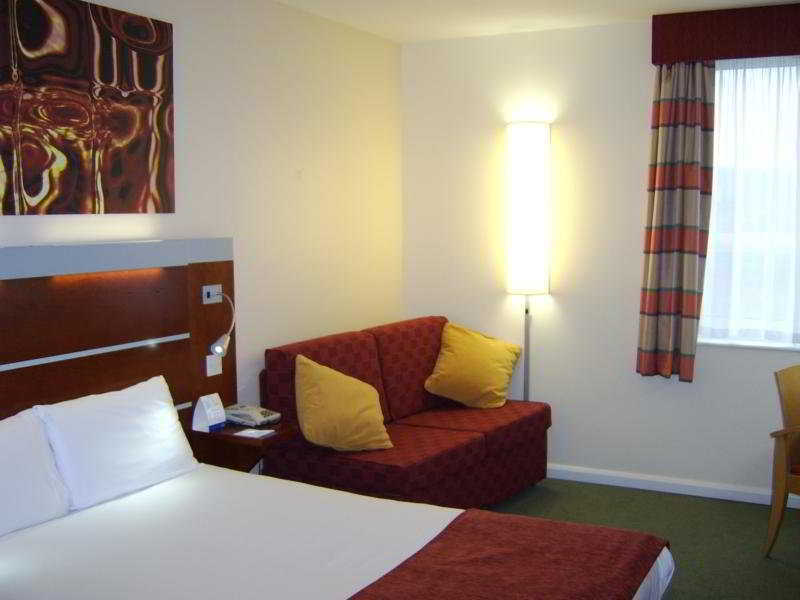 Holiday Inn Express London-Wimbledon-South, An Ihg Hotel חדר תמונה